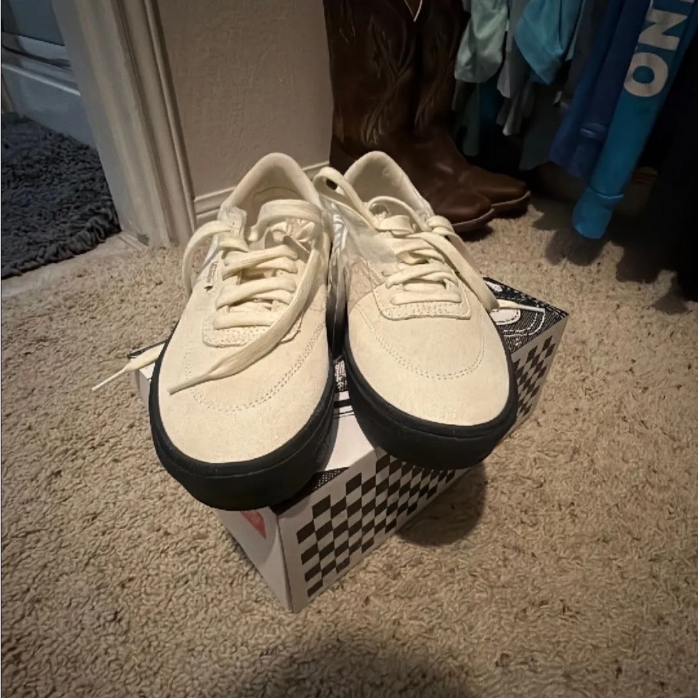 Vans Men's Off-White Sneakers